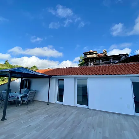 Moradia Da Fonte Sea View 1 To 6 P Semesterbostad Lomba (Flores)