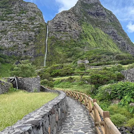 Moradia Da Fonte Sea View 1 To 6 P Lomba (Flores)