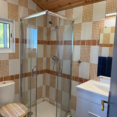 Moradia Da Fonte Sea View 1 To 6 P * Lomba (Flores)