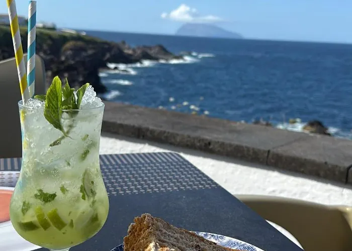 Moradia Da Fonte Sea View 1 To 6 P * Lomba (Flores)